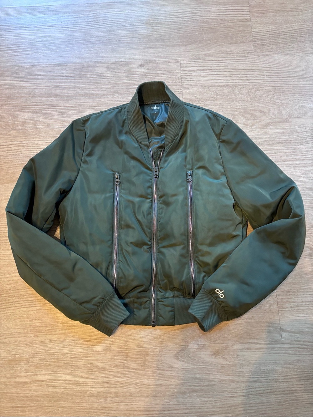 Alo Yoga Women’s Small Off Duty Bomber Jacket Army Green Quilted Streetwear Zip